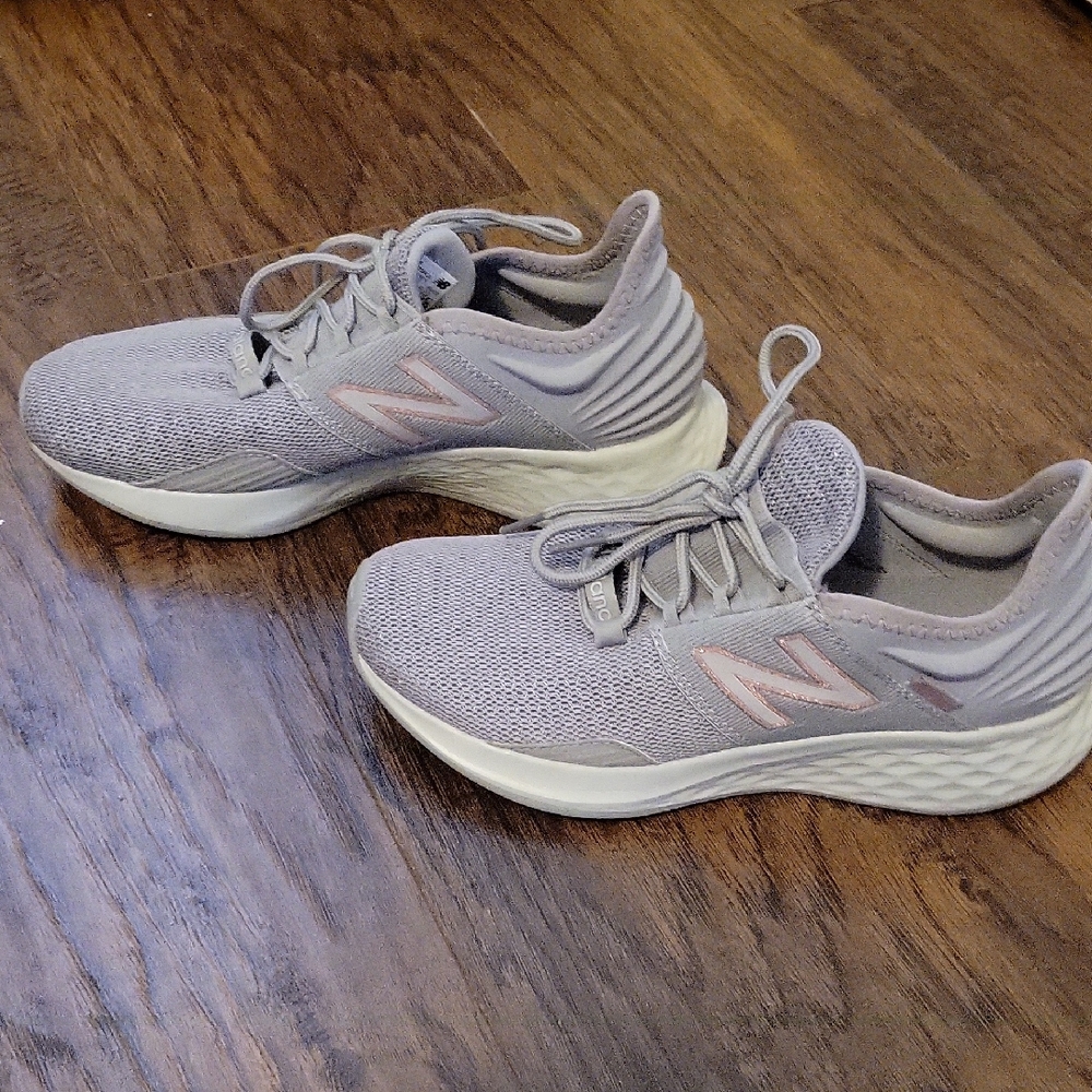 New Balance Women's Athletic Shoes in Gray and Pink